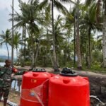 Satgas TMMD 127 Kodim 1804/Kaimana Gunakan Longboat Kirim Material Pembangunan ke Kampung Sisir