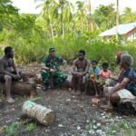 Danrem 182/Jazira Onim Saksikan Langsung Apresiasi Warga Kampung Sisir atas Program TMMD 127