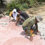 TMMD 127 Kodim 1417/Kendari Bangun Jalan Paving Blok di Anggoeya