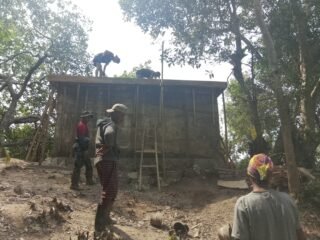 Satgas TMMD 127  Kodim 1417/Kendari Kebut Pengecoran Bak Air Bersih di Sambuli