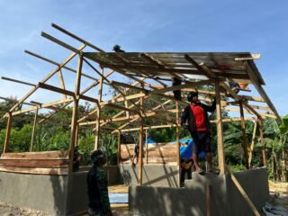 Gotong Royong Satgas TMMD 127 dan Warga Wujudkan Rumah Layak Huni di Sambuli