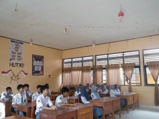 Satgas TMMD 127 Kodim 1417/Kendari Berikan Wawasan Bela Negara kepada Pelajar SMA 8 Nambo