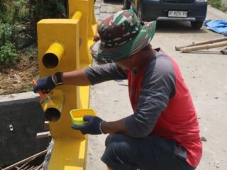 Jembatan Anggoeya Tampil Lebih Aman dan Menarik Berkat Sentuhan Satgas TMMD 127