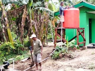 Satgas TMMD 127 Kodim 1804/Kaimana Rampungkan Pembangunan MCK di Kampung Sisir