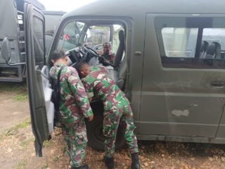 Dukung Tugas Operasional, Staf Log Kodim 1621/TTS Lakukan Pengecekan Kendaraan Secara Rutin