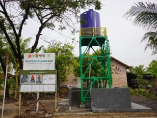 Air Harapan Akhirnya Mengalir: Sumur Bor TMMD di Rumah Rumiyani Tuntas 100% dan Siap Digunakan