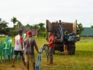 Satgas TMMD 127 Kodim 1015/Sampit dan Warga Gotong Royong Bersihkan Lokasi Penutupan