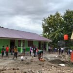 TMMD Kodim 1618/TTU Rampungkan 4 RKB SMAN Bikomi Nilulat, Siswa Turut Bersihkan Sekolah Jelang Peresmian