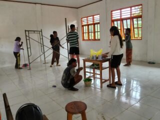 Bangunan RKB TMMD Ke-127 Siap Diresmikan, Satgas dan Siswa Gotong Royong Bersihkan Sekolah**