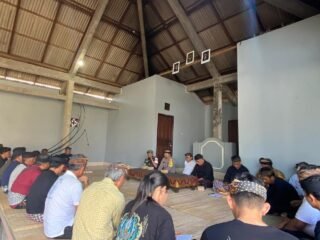 Perkuat Sinergitas Pengamanan Nyepi dan Idul Fitri, Babinsa Cempaga Hadiri Rapat Sipandu Beradat