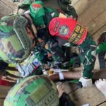 Hujan Tak Menghalangi: Pos Iwur Satgas Yonif 751/VJS Evakuasi Warga Jatuh dari Pohon di Kampung Kamyoim