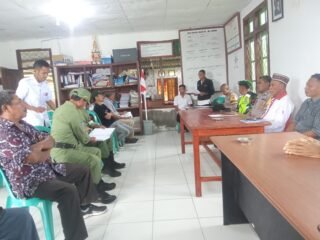 Babinsa Koramil 1612-02/Reok Hadiri Mediasi Sengketa Tanah di Desa Paralando