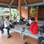 Babinsa Apuan Bersama Bhabinkamtibmas Hadiri Sosialisasi Mitigasi Bencana bagi Pokdarwis Air Terjun Tibumana