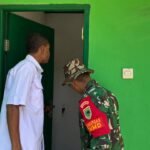 Kepala Kesbangpol Kaimana Tinjau Pembangunan MCK di Kampung Sisir