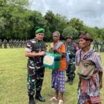 Bantuan Sembako Hadirkan Senyum Warga dalam Penutupan TMMD Ke-127 Kodim 1618/TTU