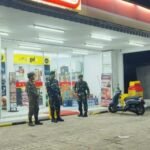 Tingkatkan Keamanan Wilayah, Babinsa Watang Pulu dan Satpol PP Gelar Patroli Siskamling Gabungan