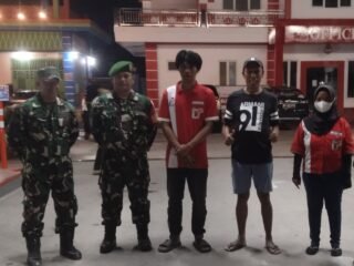 Perkuat Keamanan Lingkungan, Babinsa Rappang Pimpin Patroli Siskamling Gabungan