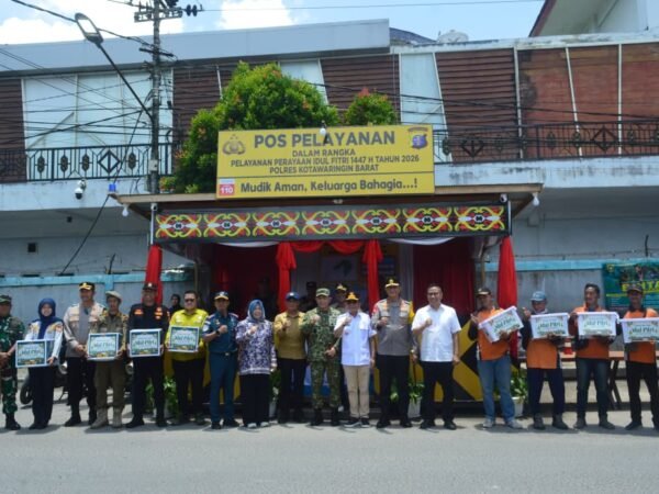 Pangdam Mayjen TNI Zainul Arifin Bersama Gubernur Kalteng Cek Arus Mudik di Pelabuhan Kumai dan Lanud Iskandar