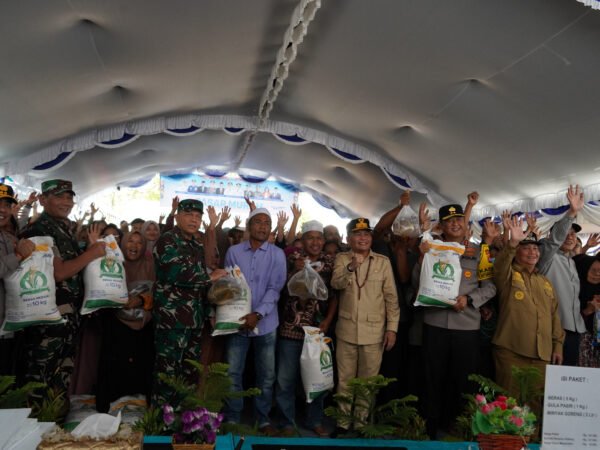 Komandan Kodim 1015/Sampit Bersama Forkopimda Provinsi Kalimantan Tengah Tinjau Pasar Murah