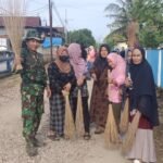 Wujud Kemanunggalan, Serma Kamaruddin Bersama Warga Desa Passeno Gelar Karya Bakti Bersama