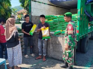 Pasar Murah Babinsa Koramil 1612-02/Reok Jadi Angin Segar bagi Warga Reo