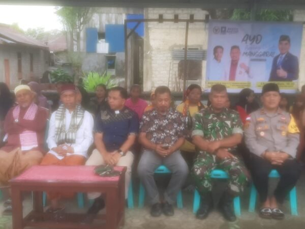 Perkuat Kebersamaan di Bulan Suci Ramadan, Babinsa Koramil 1612-02/Reok Gelar Buka Puasa dan Pembagian Pangan