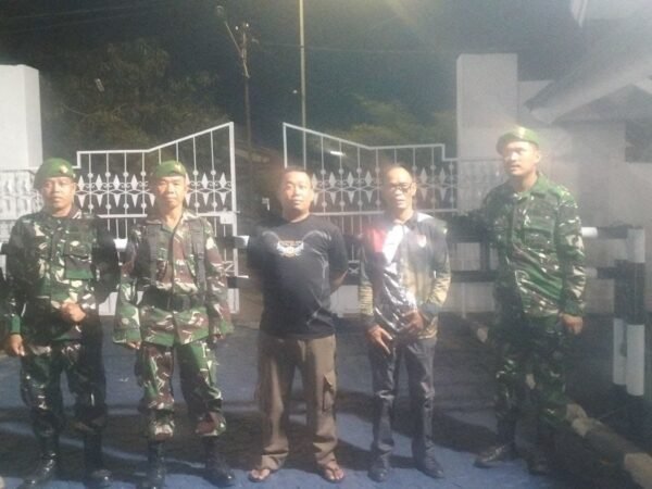 Jaga Kondusifitas Wilayah, Babinsa Koramil 1420-03/Maritengngae Gelar Patroli Siskamling Gabungan di Kelurahan Pangkajene