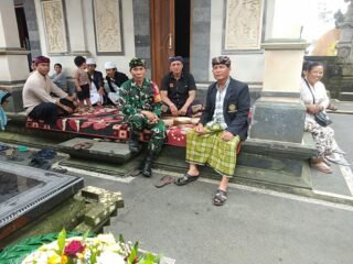 Babinsa Hadiri Undangan Pernikahan Warga, Pererat Silaturahmi di Desa Belantih