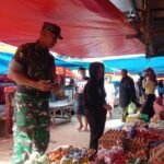 Pastikan Stok Aman, Babinsa Koramil 1420-01 Pantau Harga Sembako di Pasar Sentral Bilokka Sidrap