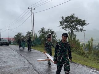 Satgas Swasembada Yonif 751/VJS Sambut Paskah dengan Hias Gereja di Sekitar Pos Kotis Oksibil: Sederhana, Namun Penuh Makna