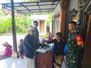Gelar Pengawalan, Babinsa Sakti Tegaskan 24 Warga Terima BLT DD