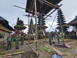 TNI Rakyat Manunggal, Prajurit Kodim Klungkung Ngayah Songsong Ngusaba Kedasa di Pura Ulun Danu Batur