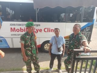 Babinsa Desa Abuan Laksanakan Pengamanan dan Pemantauan Kegiatan Bakti Sosial Kesehatan Mata
