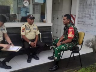 Babinsa Koramil 1309-02/WTPM Kopda Heri Purwanto Laksanakan Komsos Anjangsana Bersama Warga di Tikala Ares dan Wenang