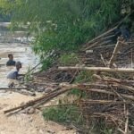 ​Babinsa Koramil 1316-02/Paguyaman Imbau Warga Tingkatkan Kewaspadaan di Musim Penghujan