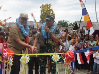 Pangdam XV/Pattimura dan Dr. Ir. Fachrudiin Tukuboya. ST. MM. Resmikan Jembatan Gantung Magna Terra di Desa Bobo
