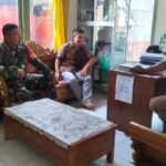 Pererat Sinergitas, Sertu Munaki Laksanakan Komsos Bersama Kades Teluk Batang Selatan