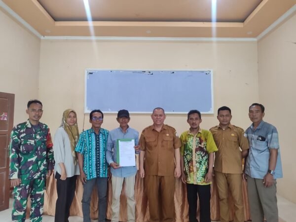 Babinsa Koramil 1005-05 Mandastana Hadiri Rapat Pembentukan Panitia Pilkades Desa Karang Bunga