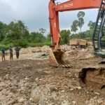 Prajurit TMMD Wujudkan Jalan Tanpa Celah