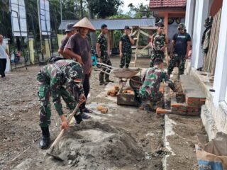Kebersamaan TNI dan Warga Hidupkan Mushalla Desa Pasi Aceh