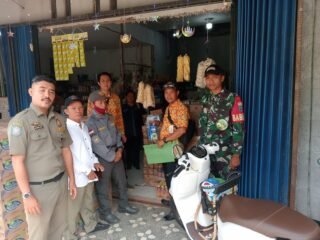 Jaga Stabilitas Pangan, Babinsa Jelai Hulu Bersama Forkopimcam Monitoring Stok Sembako di Desa Periangan