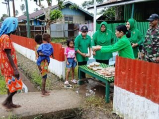 Koramil 1707-04/Kimaam Gelar Aksi Sosial Bagikan Takjil Menuju Buka Puasa