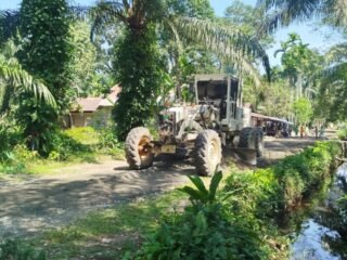 Greder Turun Tangan, Jalan Desa Mulai Terbentuk