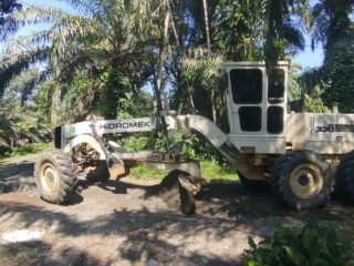 Jalan 5,5 Km Digarap Serius, Greder Jadi Andalan Satgas TMMD