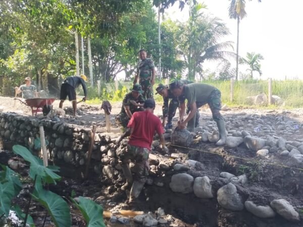 Talut Penahan Timbunan Jadi Penguat Jalan TMMD