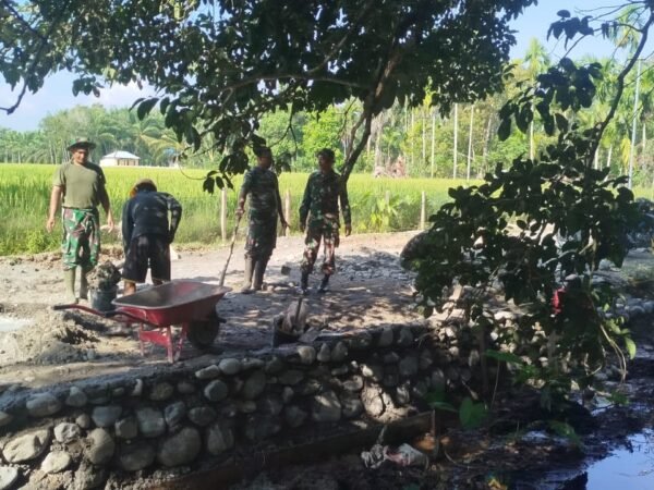Talut Kokoh Jaga Jalan TMMD dari Longsor