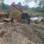Pembuatan Drainase dan Jembatan Darurat Dikerjakan Serius