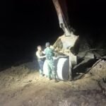 Dingin Malam Tak Surutkan Semangat Prajurit Bangun Jalan Desa