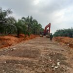 Excavator dan Cangkul Bersatu di TMMD 127 Nagan Raya