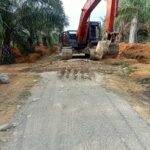 Jalan Desa Ujong Blang–Pante Ara Hampir Rampung, Operator Excavator Ungkap Pengalaman Berharga